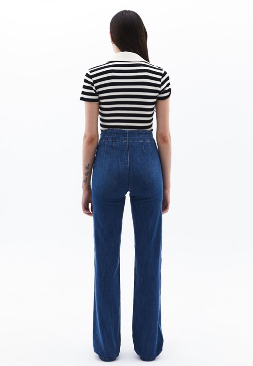 Bootcut Pantolon ve Çizgili Tişört Kombini