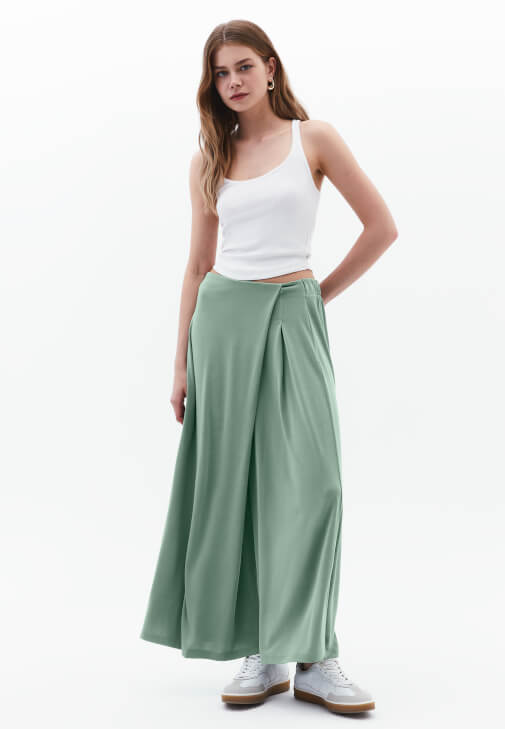Culotte Pantolon ve Büzgülü Atlet Kombini