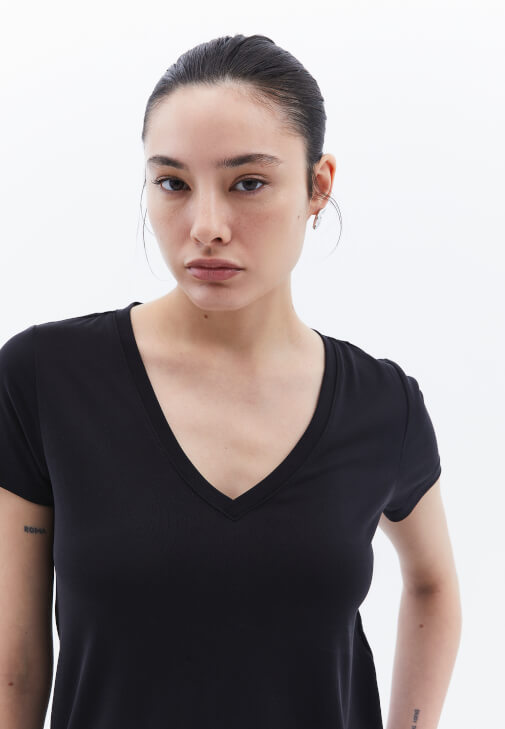 Modal Tişört ve Modal Straight-Fit Pantolon Kombini