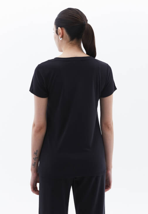 Modal Tişört ve Modal Straight-Fit Pantolon Kombini