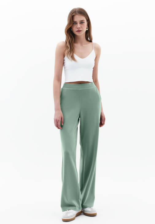 Straight-Fit Pantolon ve Crop Atlet Kombini