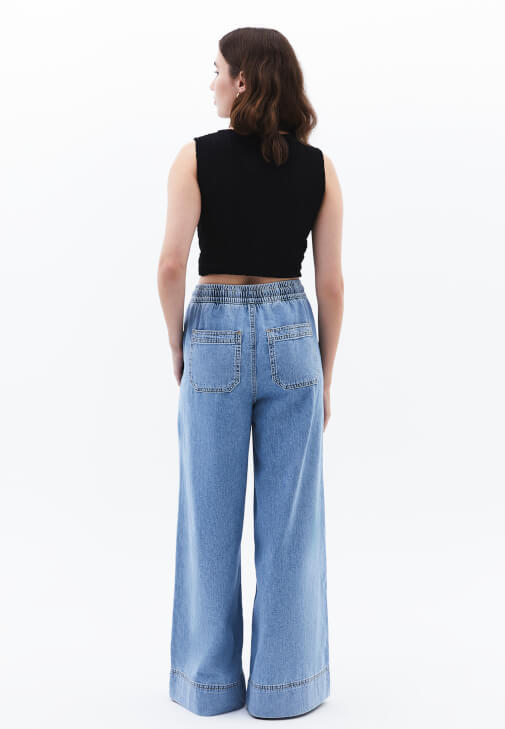 Yüksek Bel Denim Pantolon ve Modal Bluz Kombini