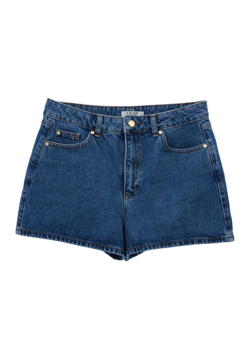 Denim Şort ve Çizgili Gömlek Kombini