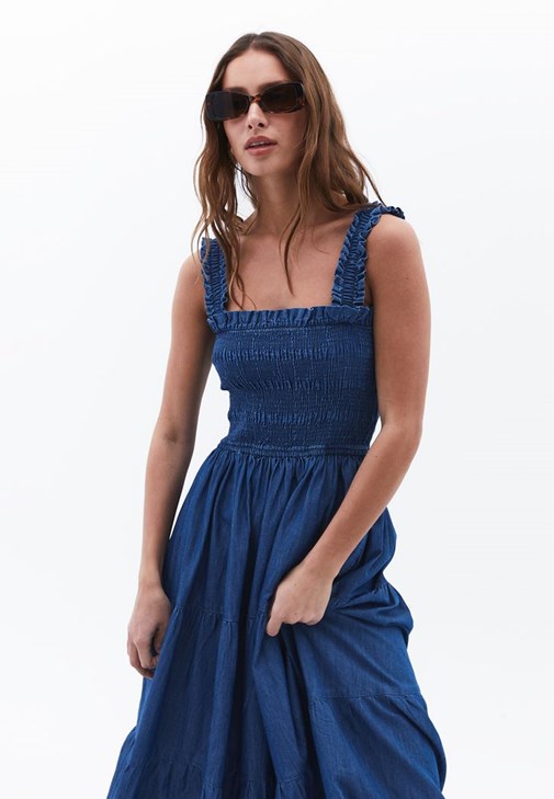 Gipeli Denim Elbise ve File Ayakkabı Kombini