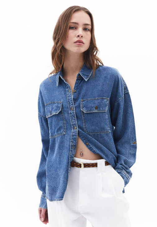 Denim Gömlek ve Barrel-Fit Pantolon Kombini