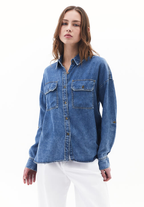 Denim Gömlek ve Barrel-Fit Pantolon Kombini