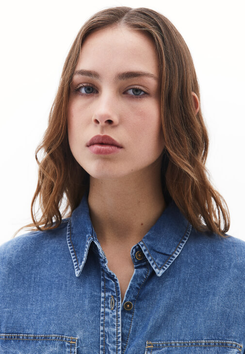 Denim Gömlek ve Barrel-Fit Pantolon Kombini