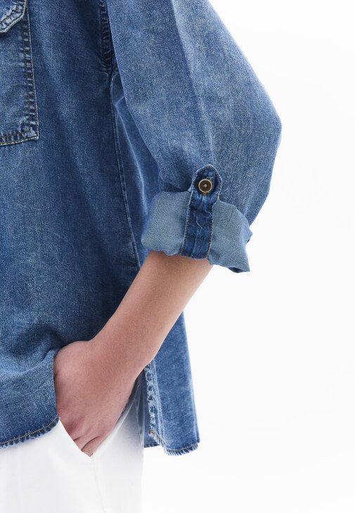 Denim Gömlek ve Barrel-Fit Pantolon Kombini
