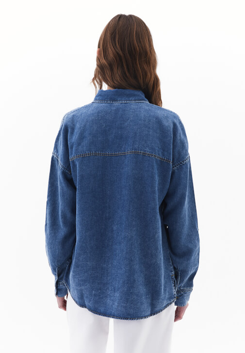 Denim Gömlek ve Barrel-Fit Pantolon Kombini