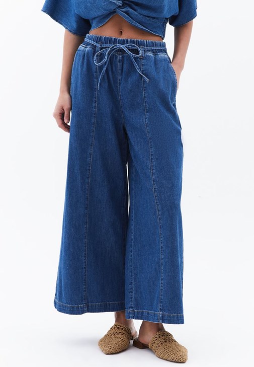 Yüksek Bel Denim Pantolon ve Denim Bluz Kombini