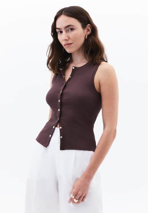 Çıtçıtlı Atlet ve Wide-Leg Pantolon Kombini
