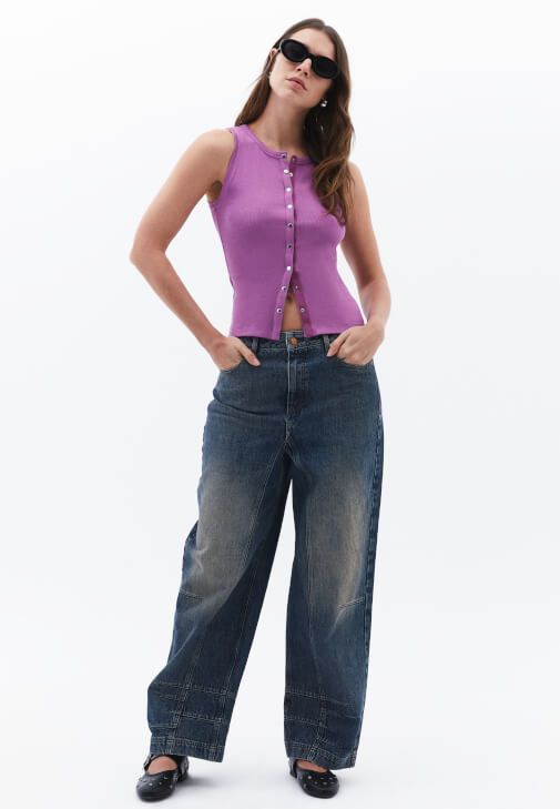 Çıtçıt Detaylı Atlet ve Baggy-Fit Pantolon Kombini