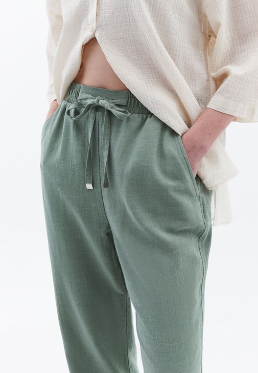 Keten Carrot-Fit Pantolon ve Keten Gömlek Kombini
