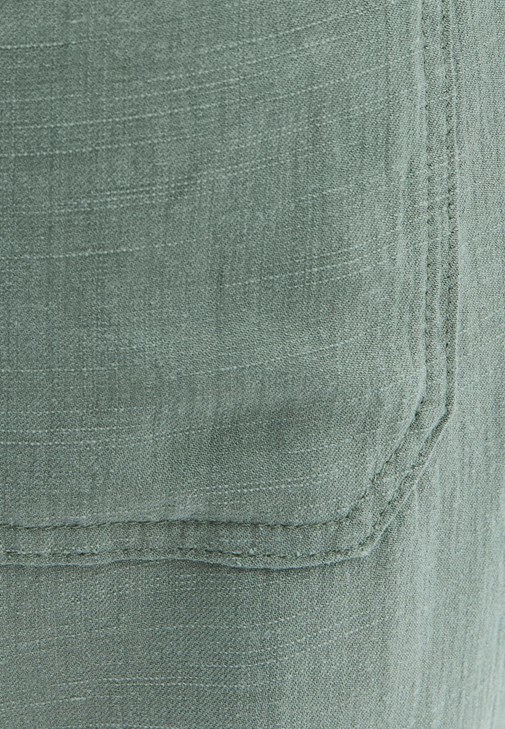Keten Carrot-Fit Pantolon ve Keten Gömlek Kombini