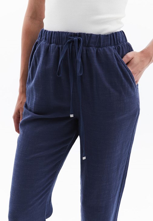 Keten Carrot-Fit Pantolon ve Atlet Kombini