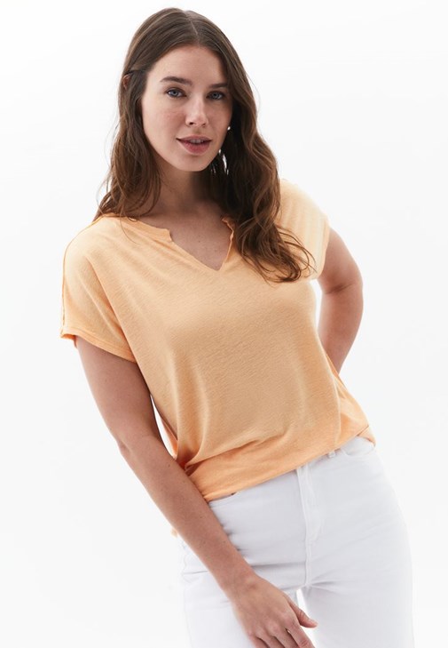 Keten Karışımlı Tişört ve Tencel Pantolon Kombini