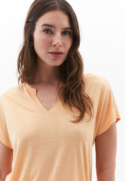 Keten Karışımlı Tişört ve Tencel Pantolon Kombini