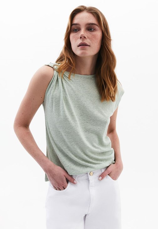 Keten Tokalı Tişört ve Straight-Fit Pantolon Kombini