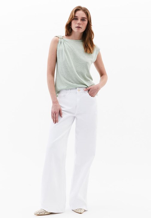Keten Tokalı Tişört ve Straight-Fit Pantolon Kombini
