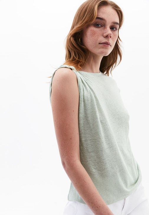 Keten Tokalı Tişört ve Straight-Fit Pantolon Kombini