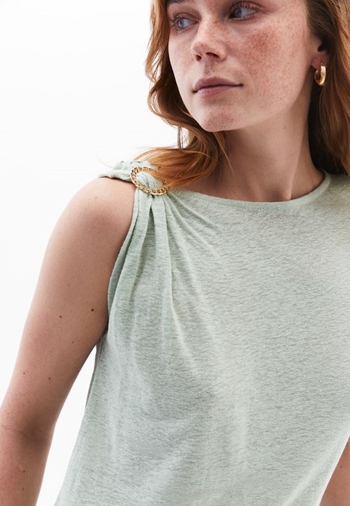 Keten Tokalı Tişört ve Straight-Fit Pantolon Kombini