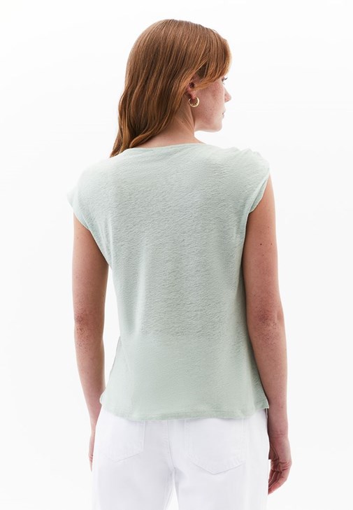 Keten Tokalı Tişört ve Straight-Fit Pantolon Kombini