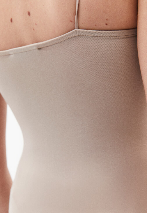 Modal Askılı Atlet ve Baggy-Fit Pantolon Kombini