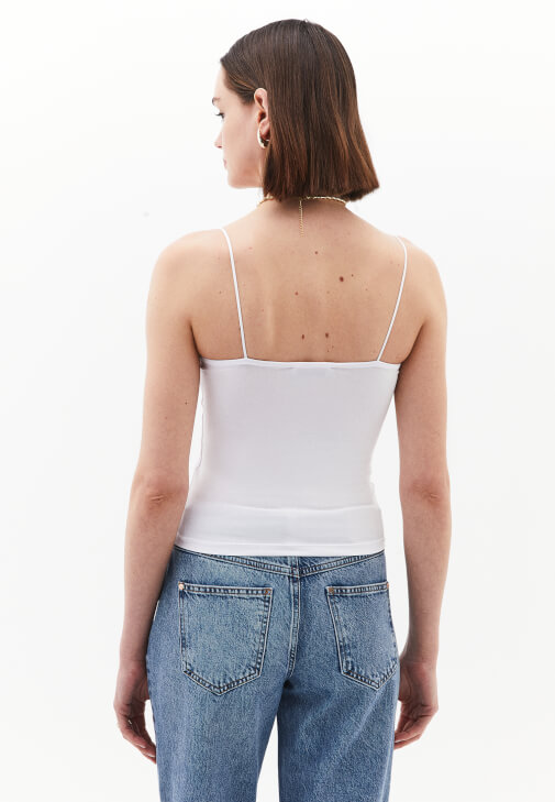 Askılı Atlet ve Orta Bel Denim Pantolon Kombini