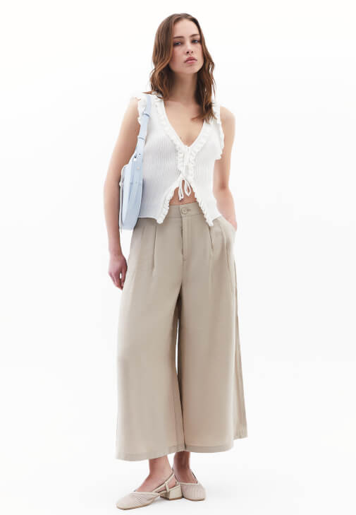 Culotte Pantolon ve Fırfırlı Bluz Kombini