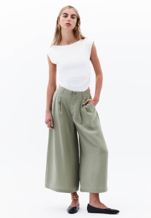 Culotte Pantolon ve Büzgülü Bluz Kombini