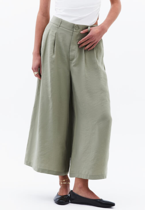Culotte Pantolon ve Büzgülü Bluz Kombini