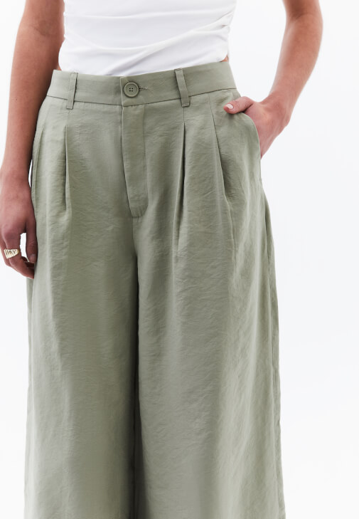Culotte Pantolon ve Büzgülü Bluz Kombini