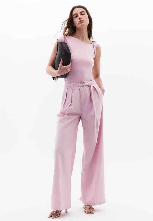 Modal Burgu Detaylı Bluz ve Wide-Leg Pantolon Kombini