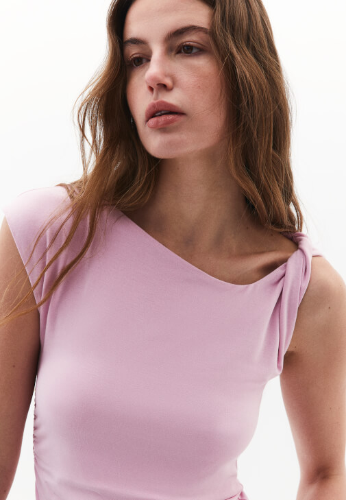 Modal Burgu Detaylı Bluz ve Wide-Leg Pantolon Kombini