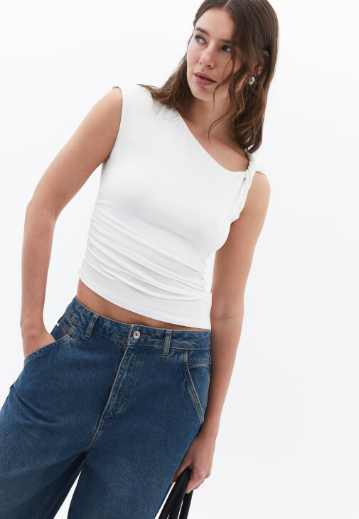 Burgu Detaylı Bluz ve Skater Pantolon Kombini