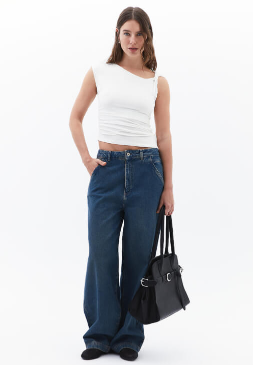 Burgu Detaylı Bluz ve Skater Pantolon Kombini