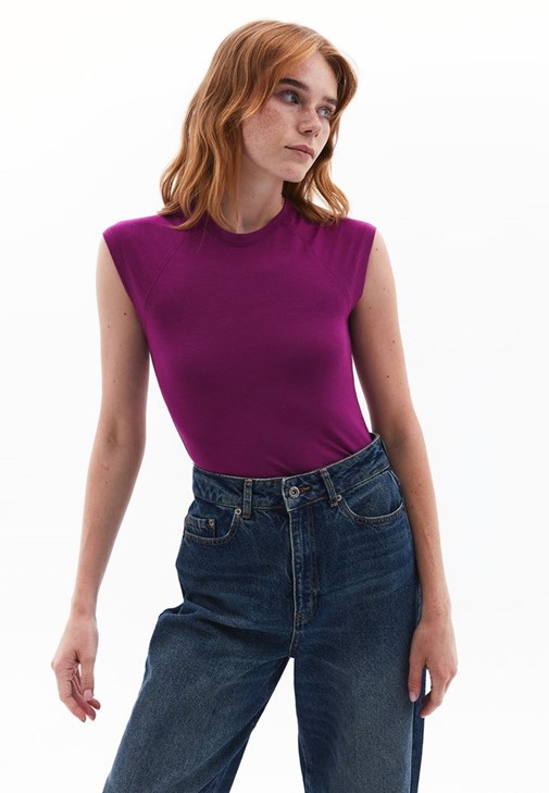 Modal Tişört ve Barrel-Fit Pantolon Kombini