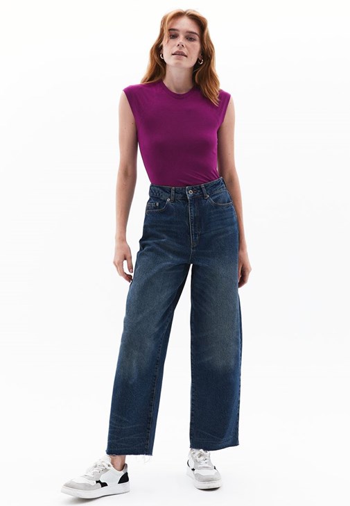 Modal Tişört ve Barrel-Fit Pantolon Kombini