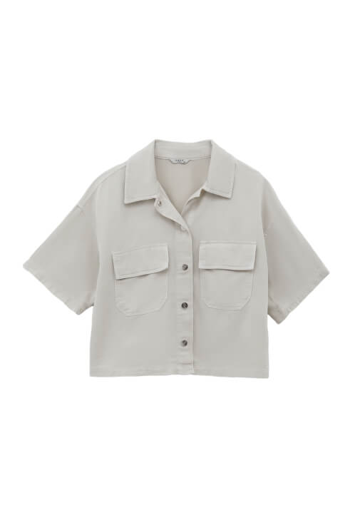 Cepli Oversize Gömlek ve Mini Şort Kombini