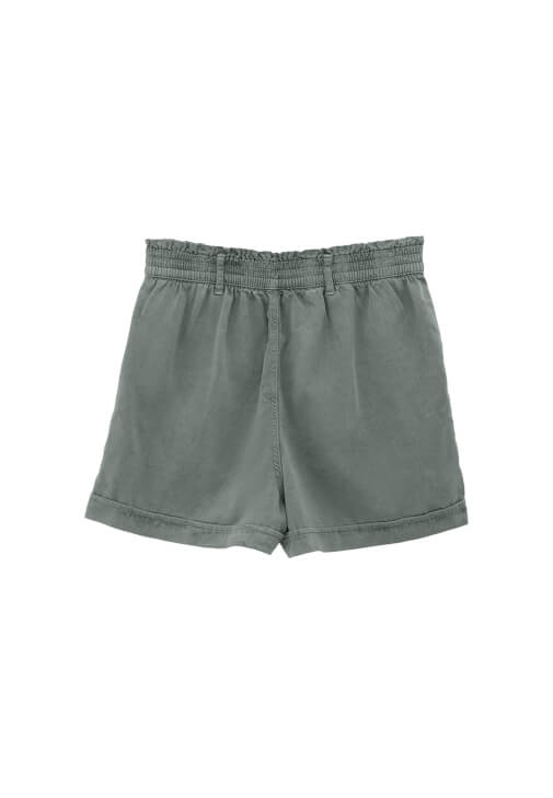 Yüksek Bel Mini Şort ve Oversize Gömlek Kombini