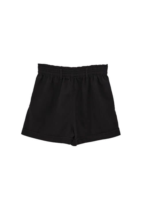 Yüksek Bel Mini Şort ve Tişört Kombini