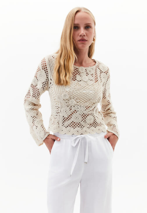Jakarlı Bluz ve Wide-Leg Pantolon Kombini