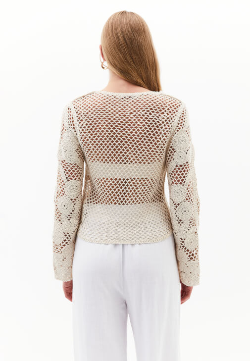 Jakarlı Bluz ve Wide-Leg Pantolon Kombini