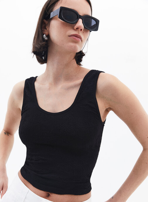 Seamless Crop Top ve Barrel-Fit Pantolon Kombini
