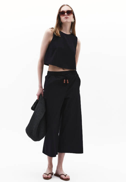 Culotte Pantolon ve Sıfır Yaka Crop Atlet Kombini