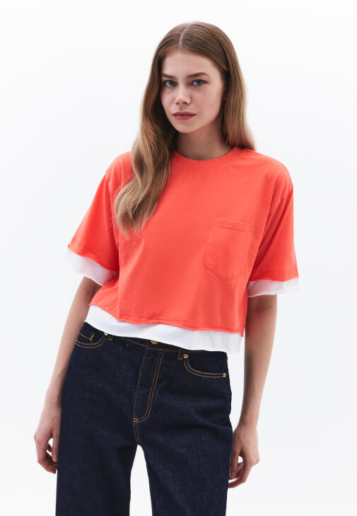 Crop Tişört ve Boyfriend Pantolon Kombini