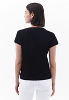 Sıfır Yaka Tişört ve Skinny-Fit Pantolon Kombini