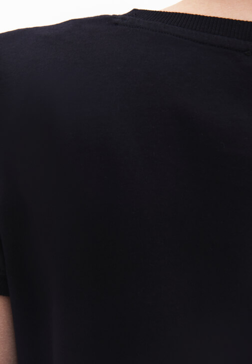 Sıfır Yaka Tişört ve Skinny-Fit Pantolon Kombini