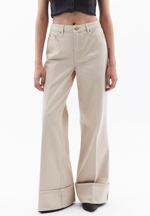 Wide-Leg Pantolon ve Vegan Yelek Kombini