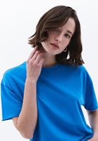 Sıfır Yaka Oversize Tişört ve Denim Pantolon Kombini